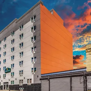 Hotel La Quinta By Wyndham Brooklyn Central, New York