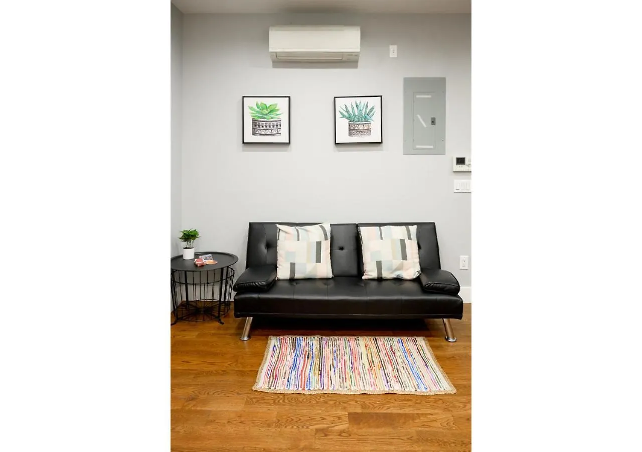 Brooklyn Retreat-Ideal Getaway/Movie Or Game Night New York Apartment